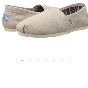Classic Toms light grey canvas